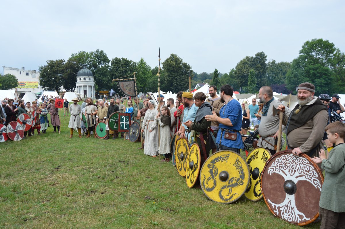 „Być Królową” – na scenę wkroczyły kobiety