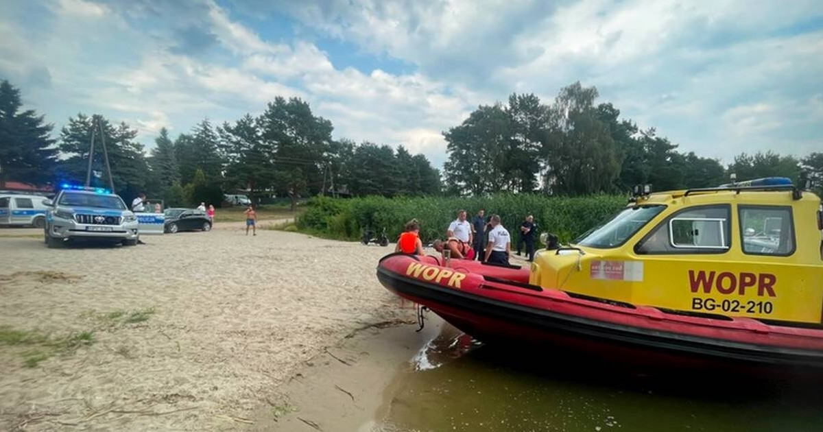 Bydgoscy wodniacy pełniący służbę na wodach Zalewu Koronowskiego uratowali ludzkie