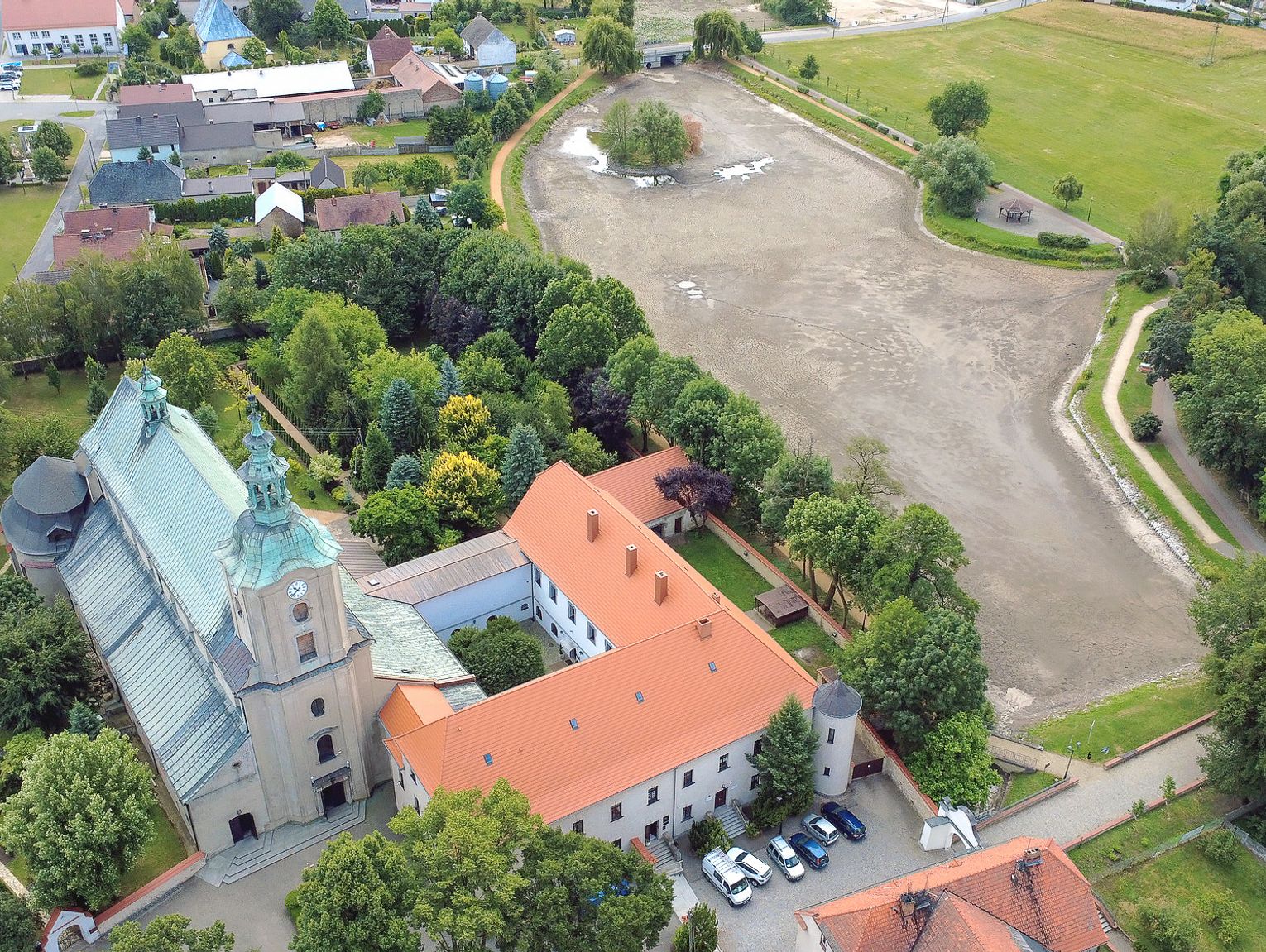 Było pieknie, został muł. Znika krajobraz dawnej Jemielnicy