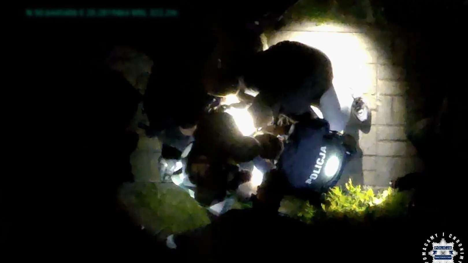 Ciało kobiety w zaroślach. Policja zatrzymała 19-latka