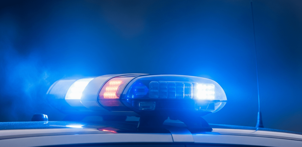 Ciało przed blokiem. Policjanci zaatakowani maczetą