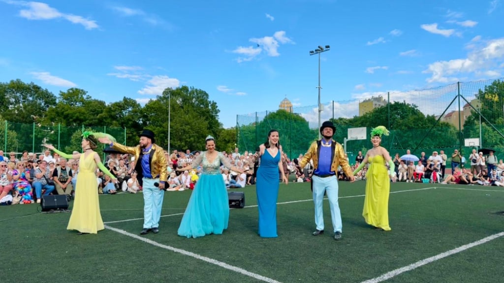 Ciekawe choreografie i wysmakowany dowcip. Rozpoczyna się II...