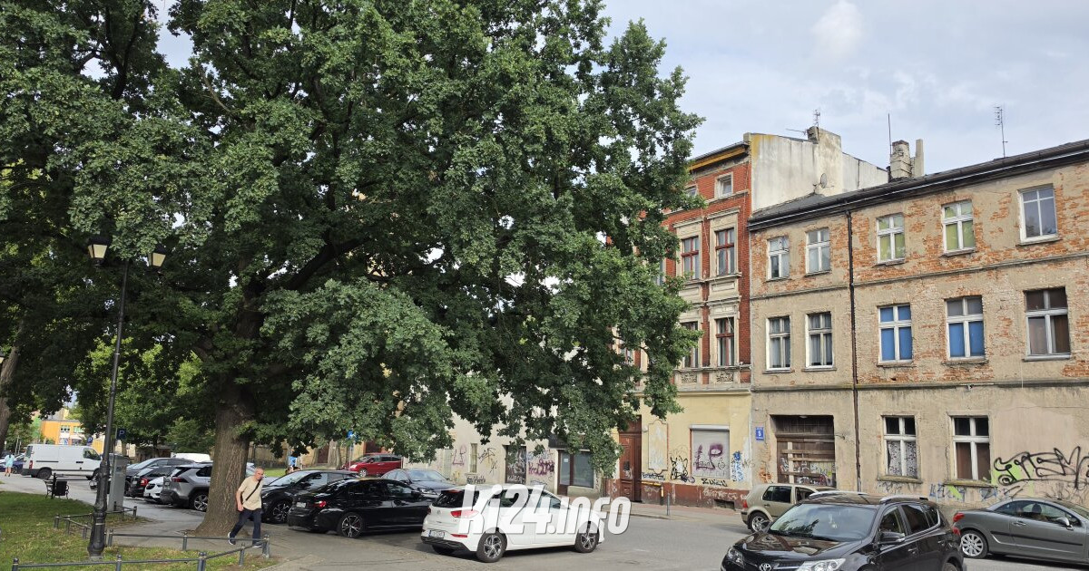 ciekawostKI24.INFO | Sowiecki myśliwiec na placu przy teatrze