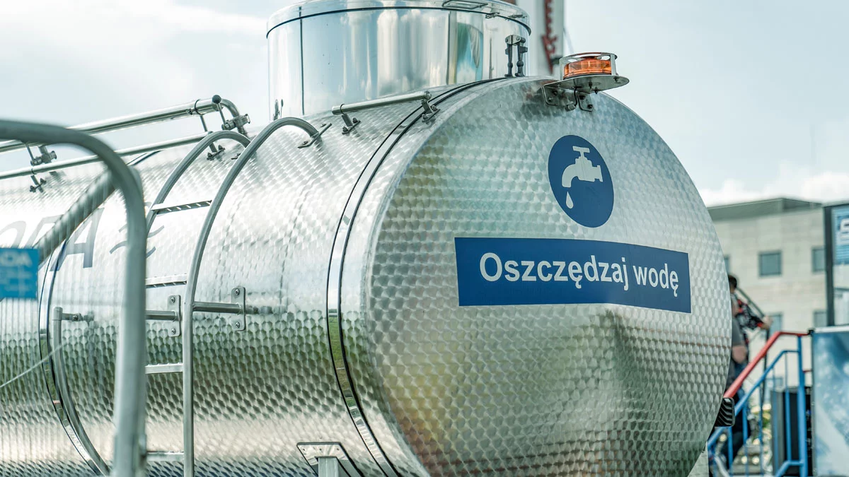 Co się stało? Kierownik przerywa urlop. Dostawa czystej wody zapewniona? Sprawdź, kiedy dojedzie beczkowóz