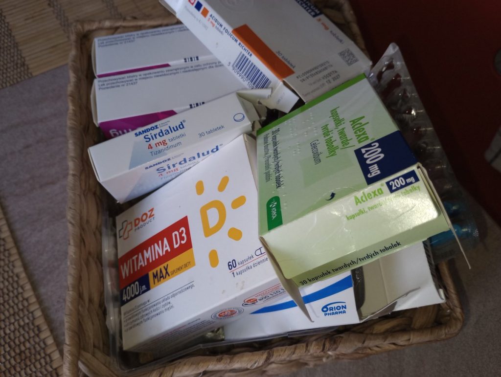 Czas wakacji i urlopów. Jak prawidłowo skompletować przed podróżą apteczkę?