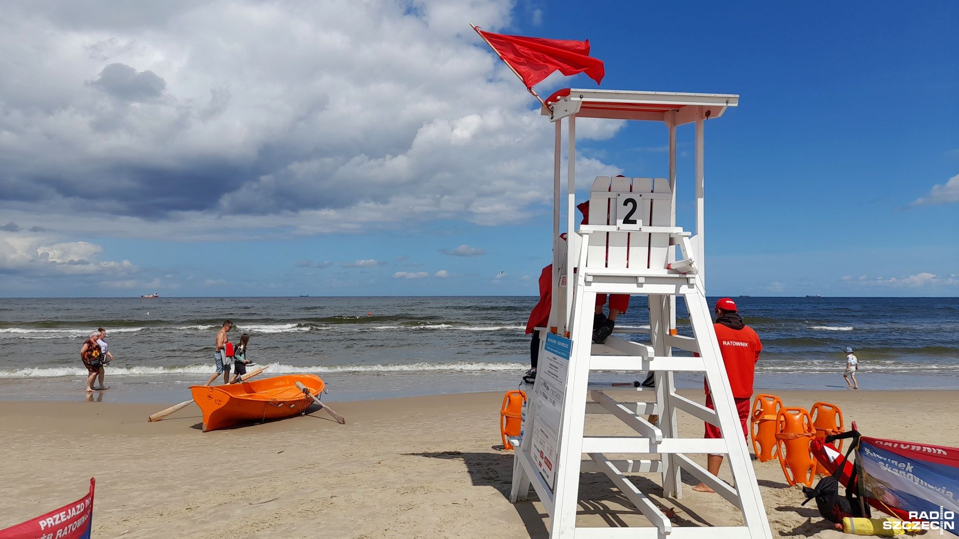 Czerwone flagi na bałtyckich plażach. Sprawdź gdzie