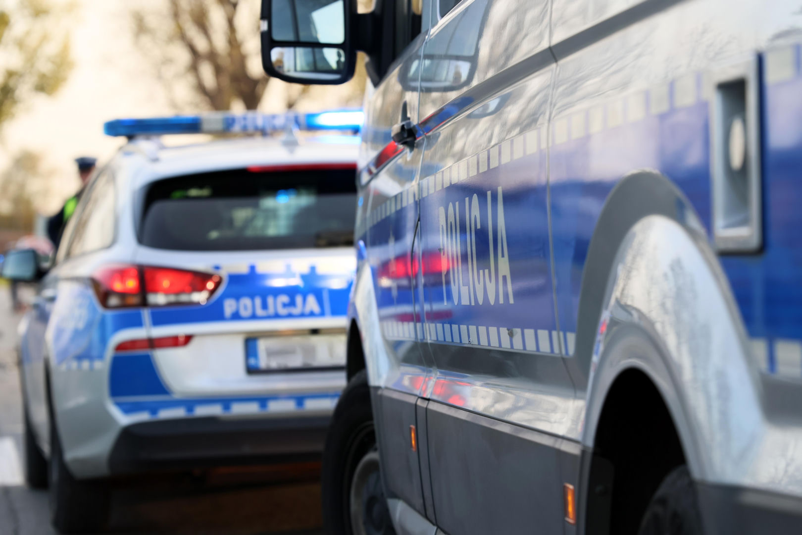 Czołowe zderzenie opla z busem. Wśród poszkodowanych są dzieci