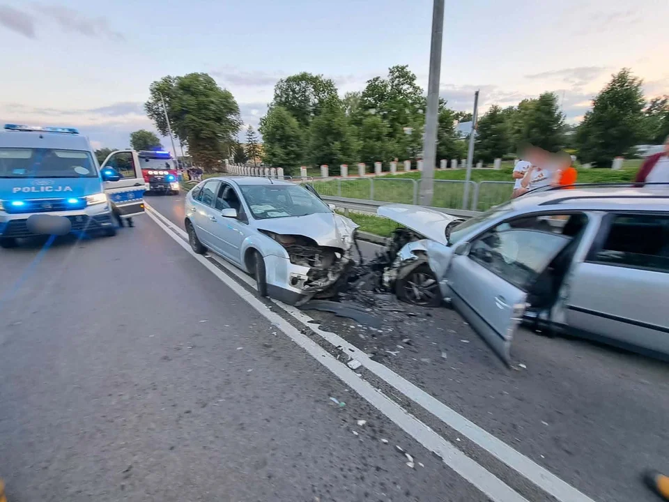 Czołowe zderzenie pod Płockiem. Cztery osoby w szpitalu!