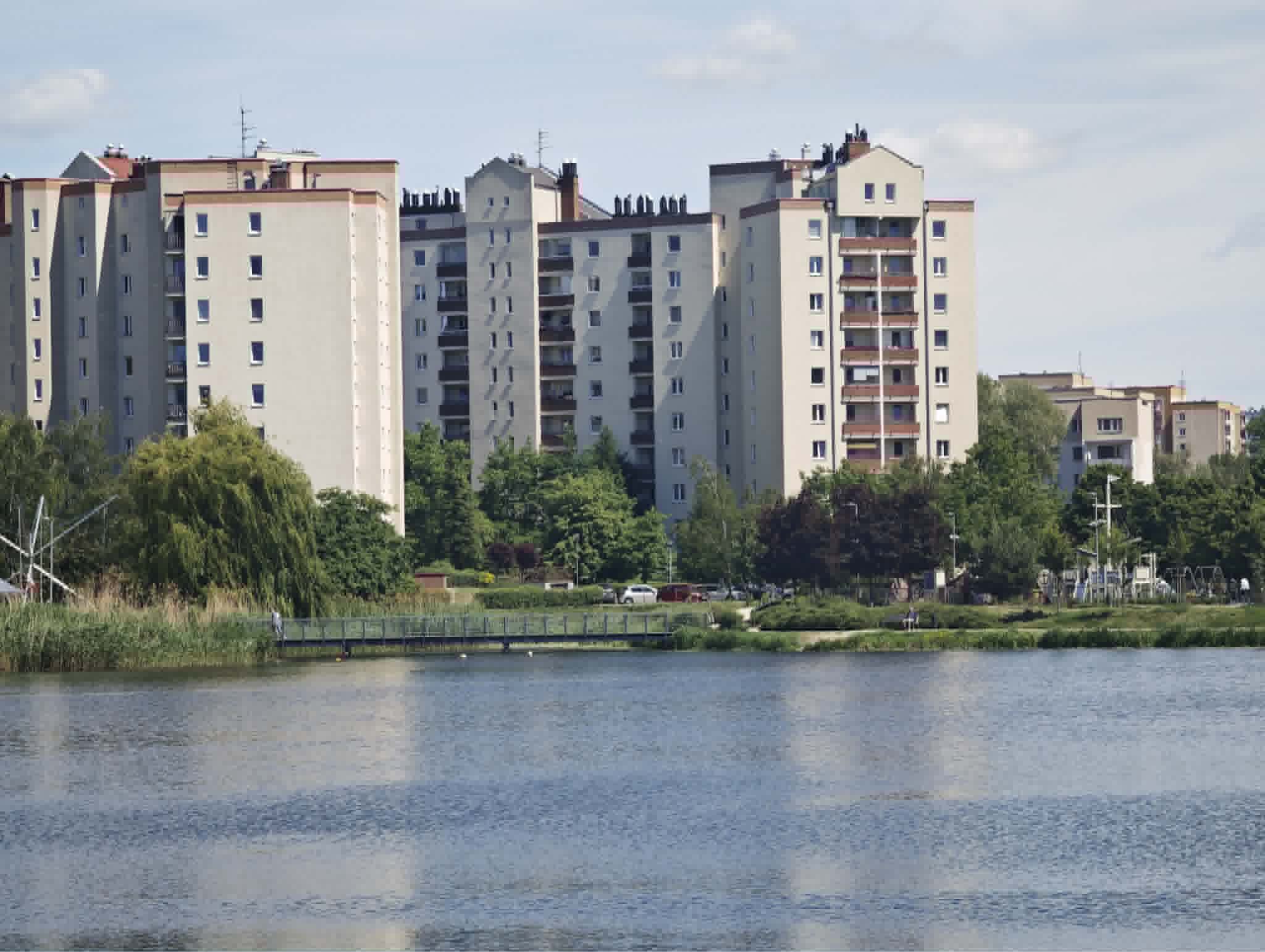 Bloki na jednym z osiedli w Warszawie. | Fot. Warszawa w Pigułce.