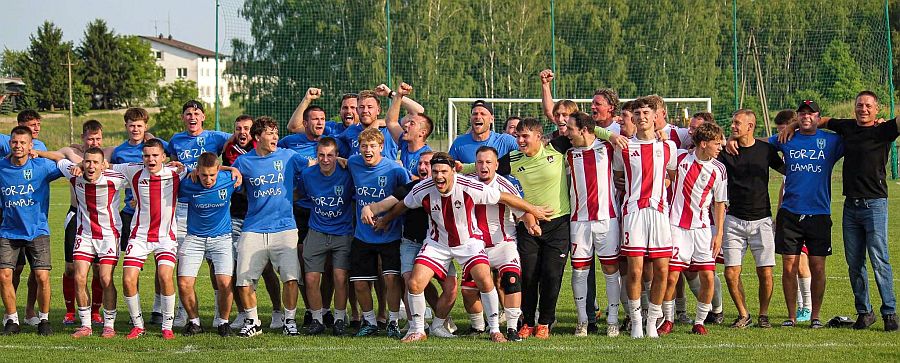 Czy w Czerniewicach zbudują wielki futbol?: Jest sponsor zakochany w piłce, a na meczach fantastyczna atmosfera.