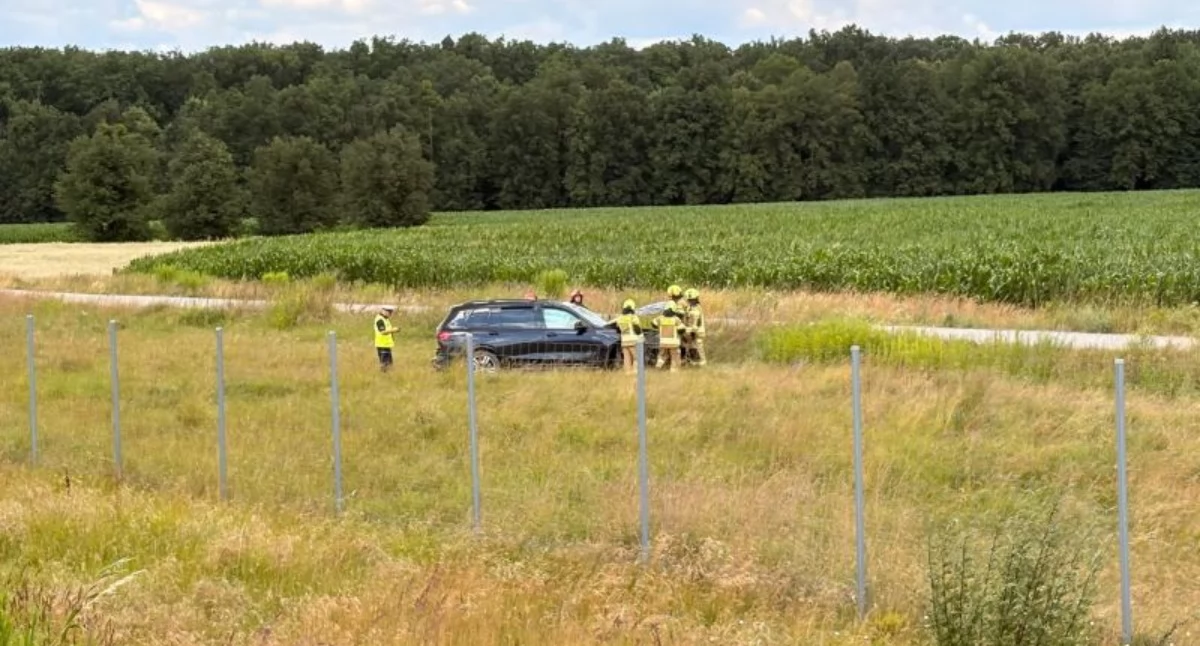 Dachowanie na S5. Kierująca BMW zasnęła po…