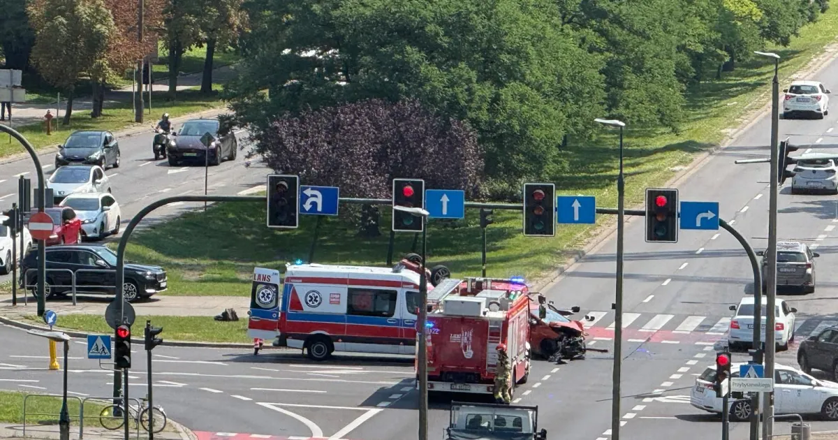Dachowanie na ul. Armii Krajowej. Dwie kobiety w szpitalu