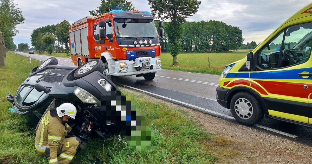 Dachowanie osobówki w powiecie płońskim