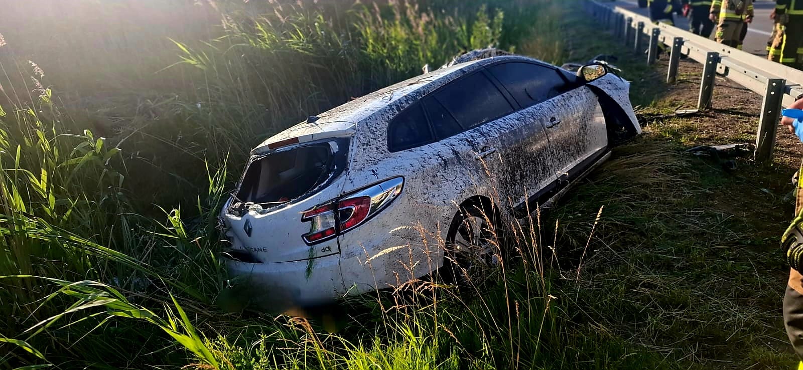 Dachowanie samochodu osobowego na A1 w Kujawsko-Pomorskiem. Jedna osoba została ranna