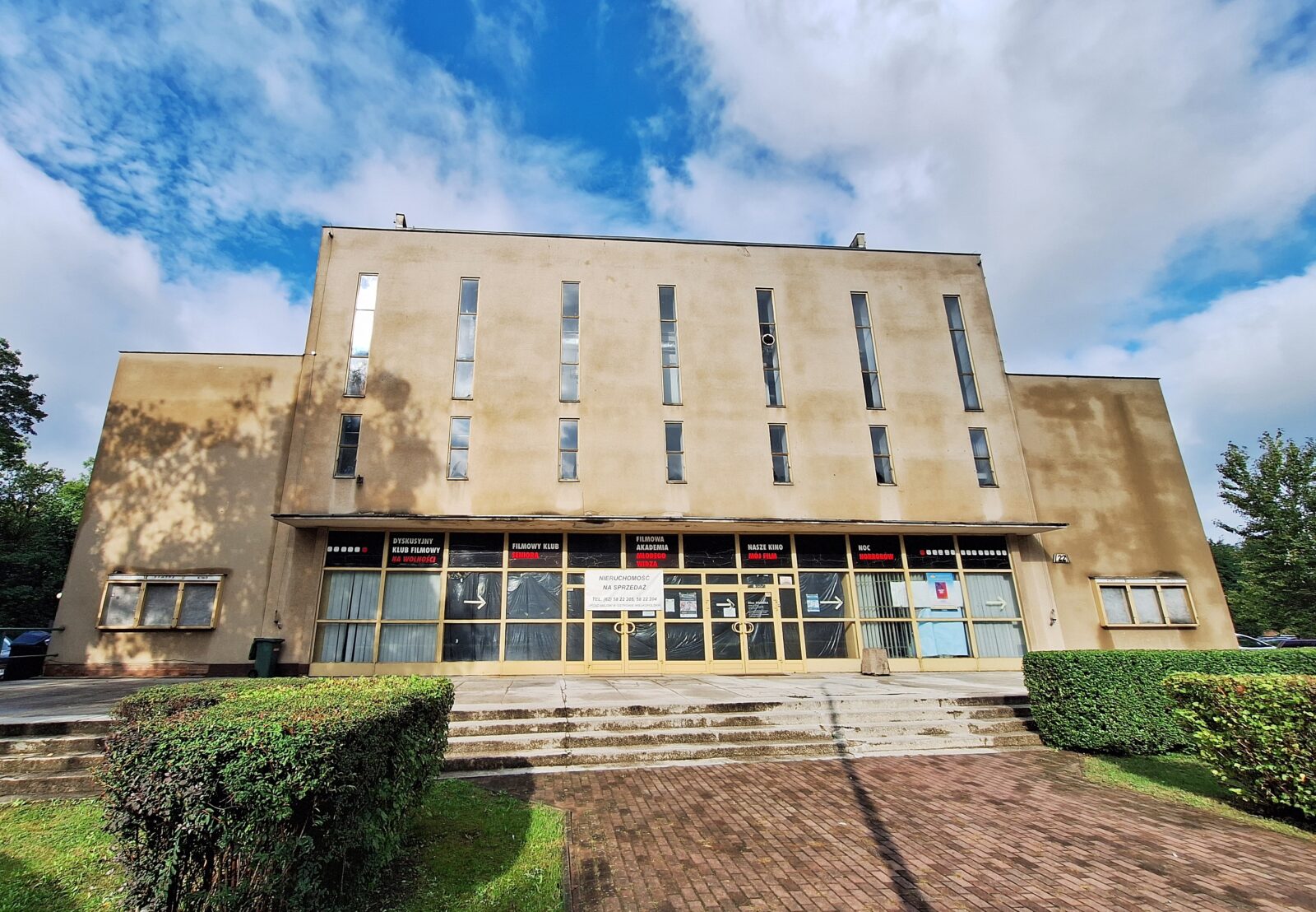 Dawne kino Komeda znów na sprzedaż. Miasto obniża cenę