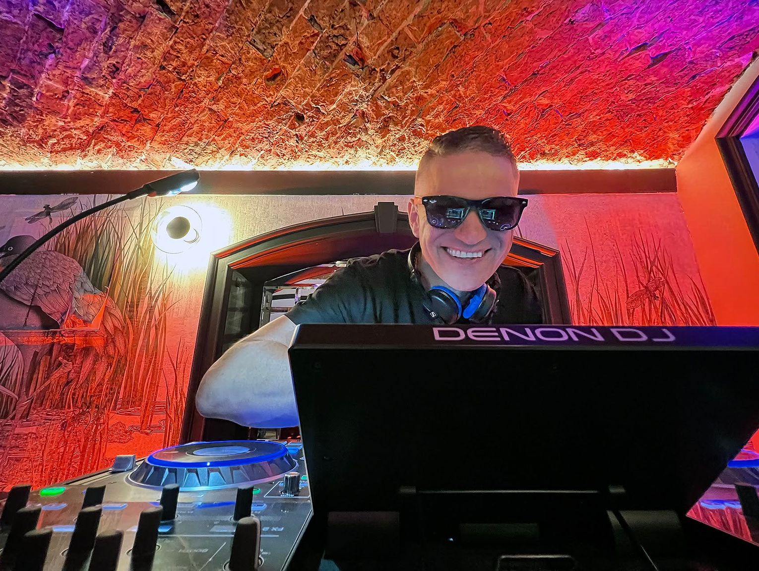 DJ na wesele i eventy. Postaw na doświadczenie i dobrą energię