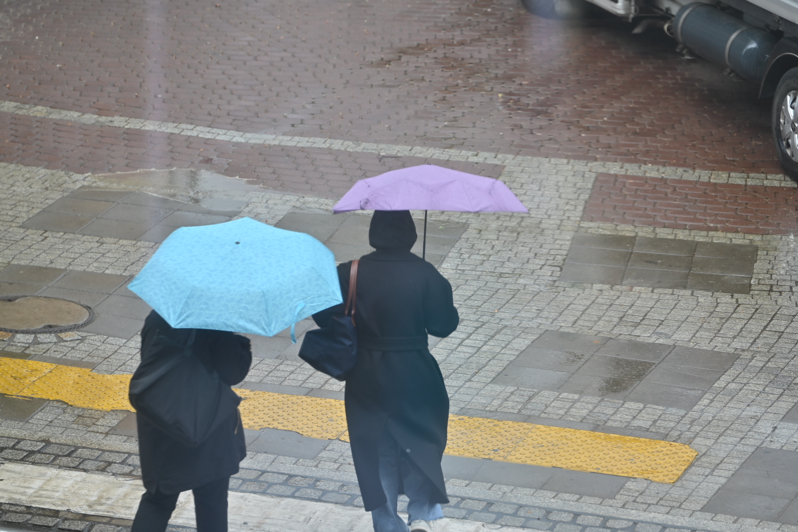 Do wieczora z ostrzeżeniami. Intensywne opady nad Wielkopolską
