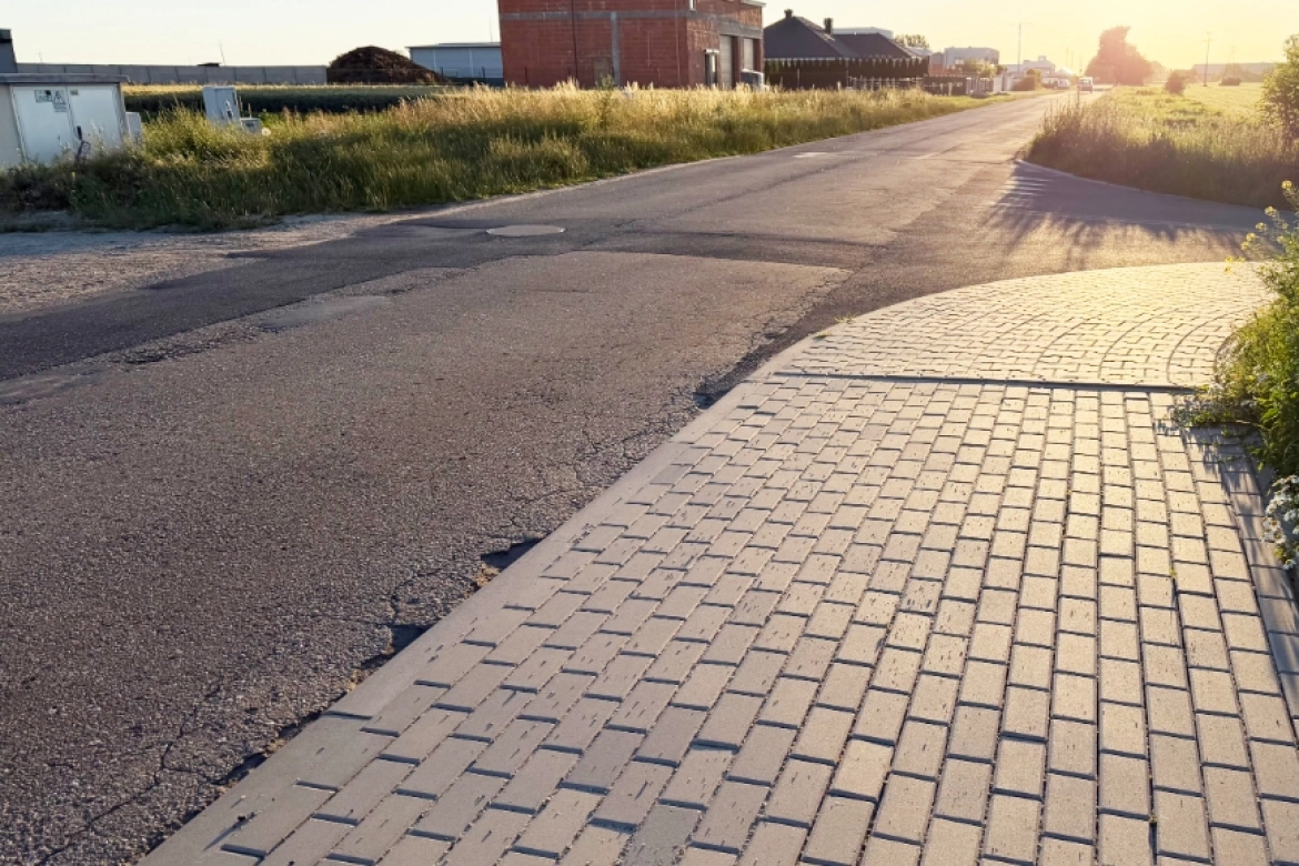 Dodano: 2026-07-06 630 metrów nowych chodników