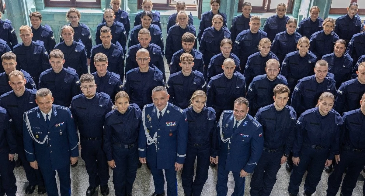 Dolnośląska Policja rośnie w siłę. 99 nowych funkcjonariuszy rozpoczęło służbę