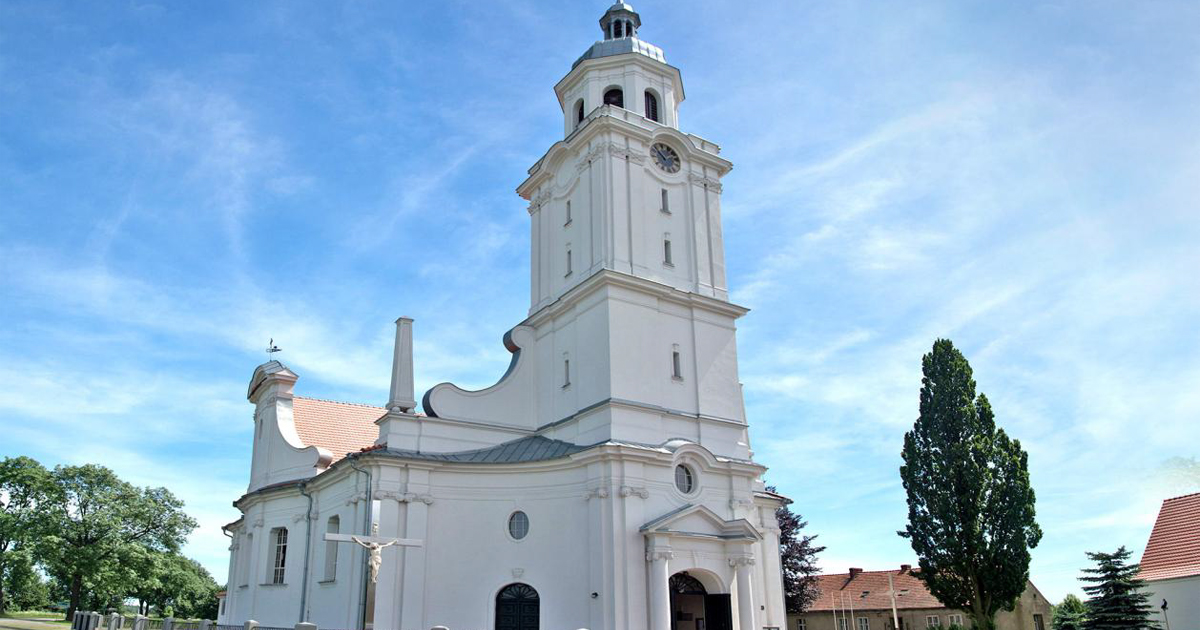Dom trzech narodów. Sześć wieków Ryczywołu — od Nowego Ostrowa do dziś