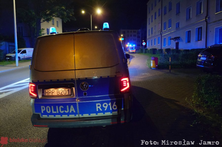 Dramatyczna noc na bielskim osiedlu. Skuteczna reanimacja uratowała życie młodej kobiecie - foto 1 5670