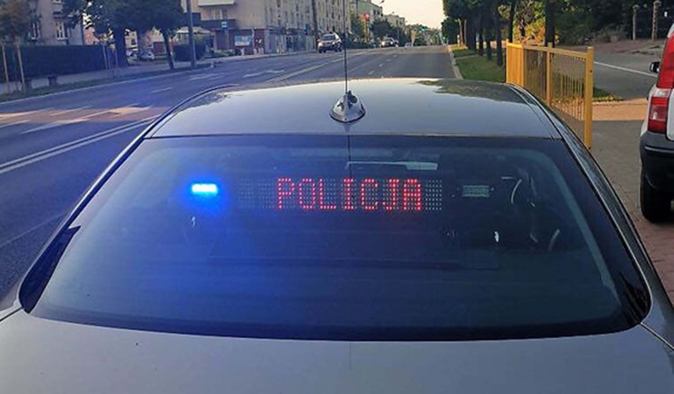Driftował na rondzie. 19‑latek stracił prawo jazdy