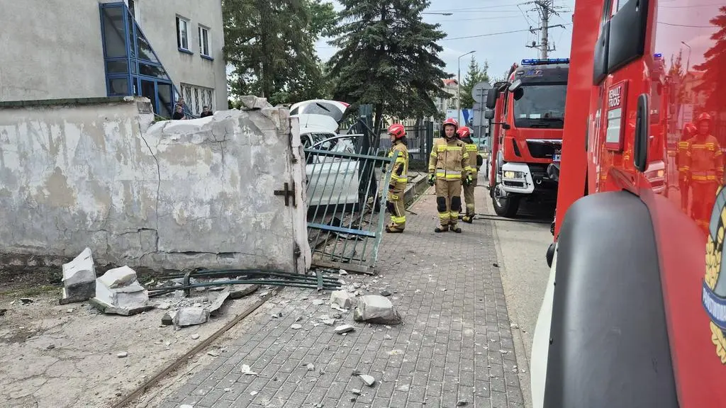 Wypadek z udziałem trzech aut na ulicy Parkowej w Legionowie