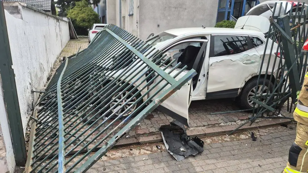 Wypadek z udziałem trzech aut na ulicy Parkowej w Legionowie