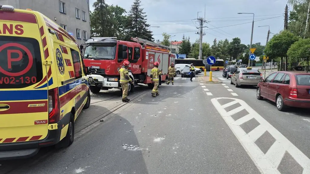 Wypadek z udziałem trzech aut na ulicy Parkowej w Legionowie