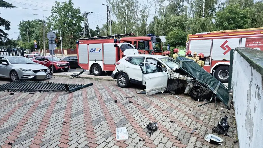 Wypadek z udziałem trzech aut na ulicy Parkowej w Legionowie