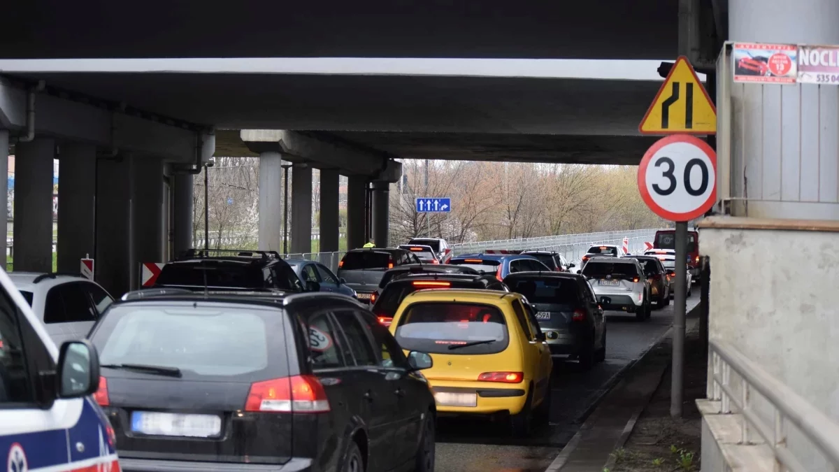 Duże utrudnienia w Łódzkiem. Od poniedziałku ruszają prace remontowe na dwóch ważnych trasach