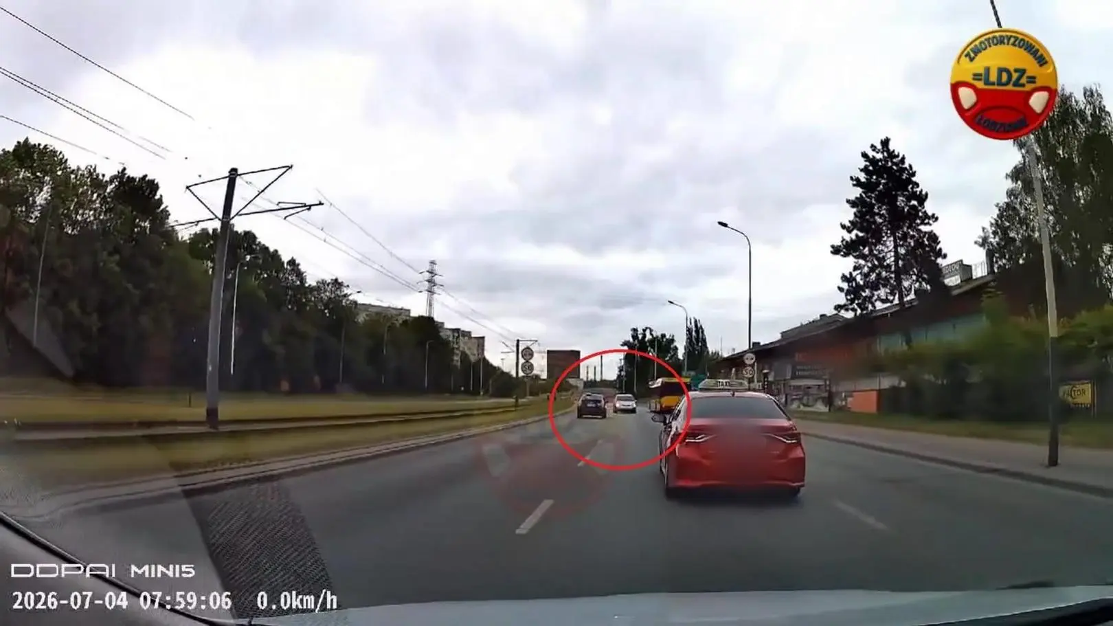 Dwie główne ulice i dwóch jadących pod prąd. Nagrania