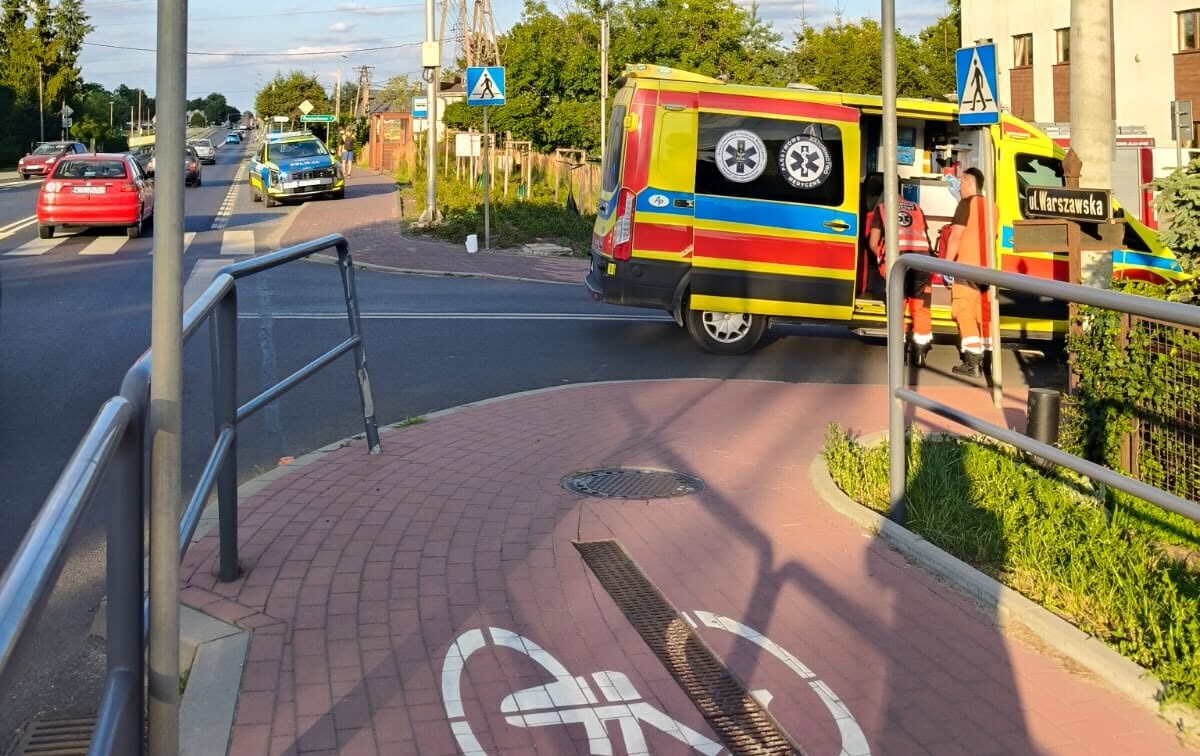 Dziecko na rowerze potrącone na przejściu dla pieszych. Służby ruszyły do akcji w Pomiechówku