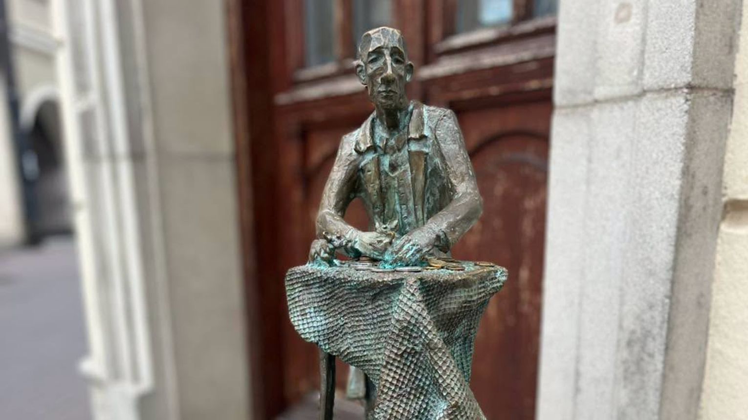 Dziesiąta poetycka figurka w Zamościu odsłonięta. Nawiązuje do słynnego wiersza