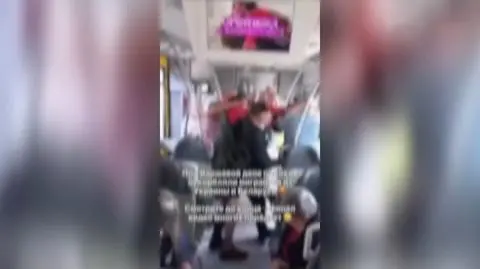 Pasażerowie i kierownik pociągu stanęli w obronie młodego Ukraińca