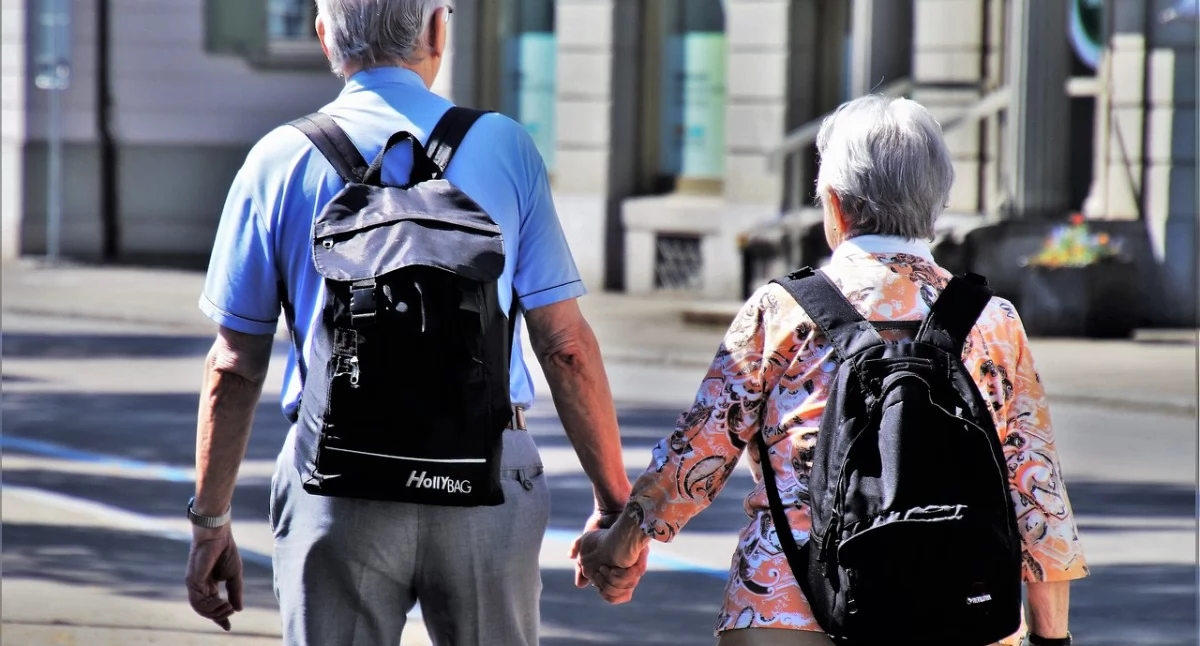 Dzisiaj Seniorzy ruszają w trasę! Podróżują więcej…