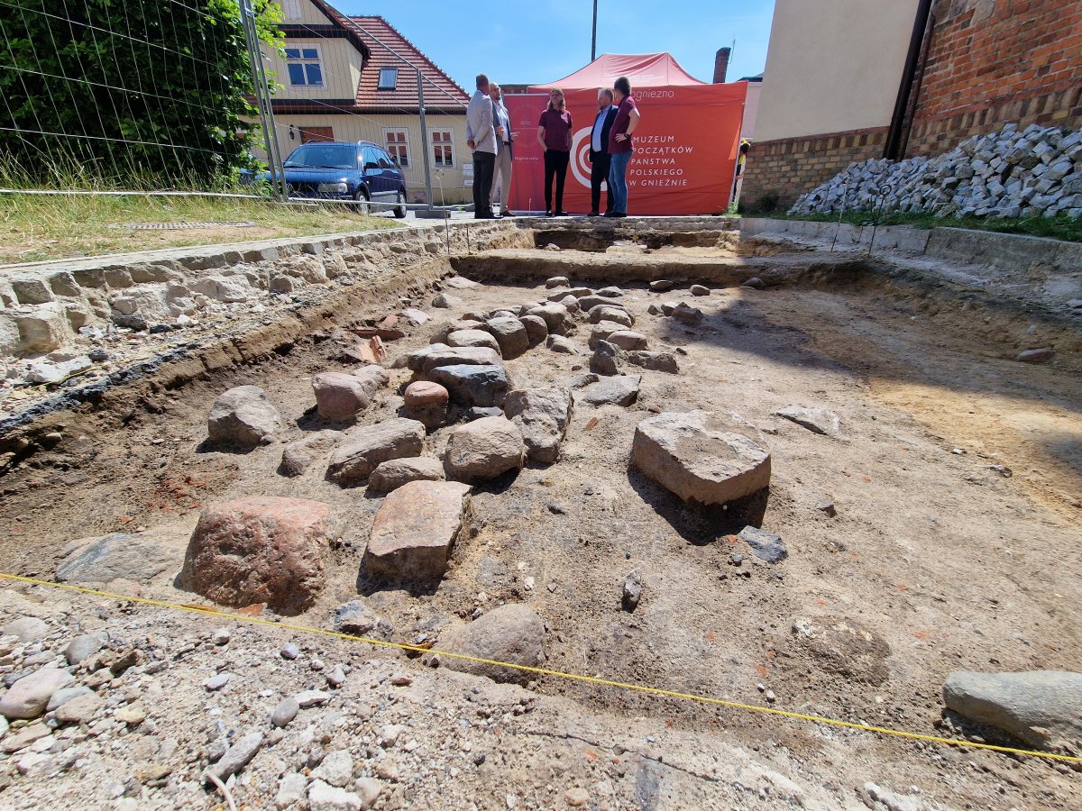 „Ekspedycja Palatium”, w cieniu kościoła św. Jerzego. Archeolodzy zbliżają się do warstwy z X/XI wieku