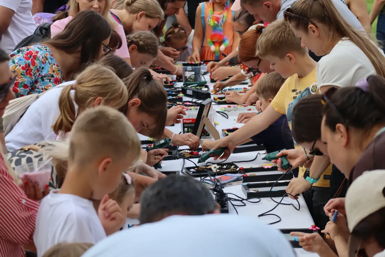 Warsztaty kreatywne podczas Familijnej niedzieli w ogrodzie ŚOK