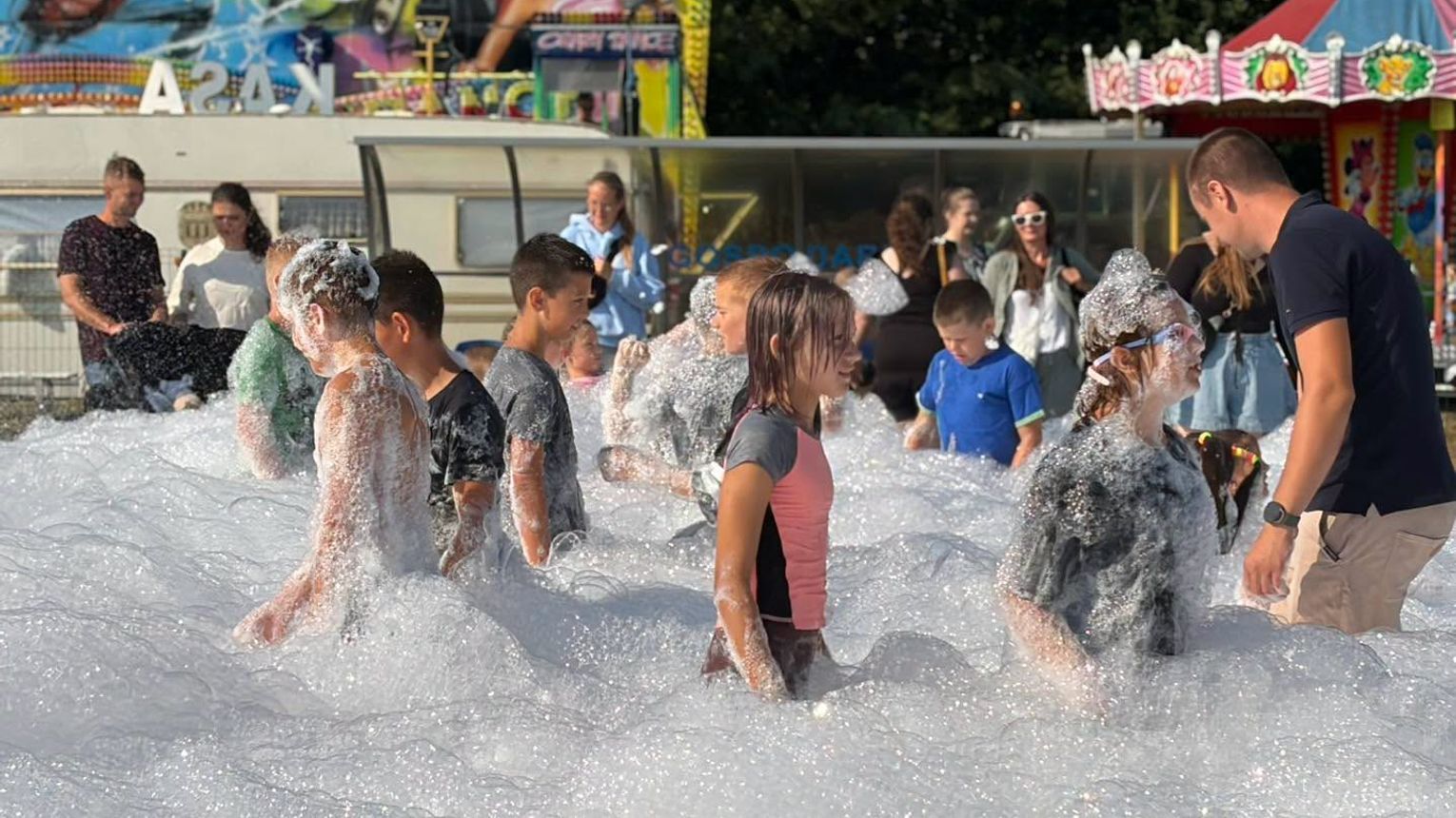 Festyn w Cisowej połączył sportową rywalizację, muzykę i tańce. ZDJĘCIA