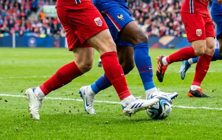 Francja liczy guzy, ale gra dalej. Mbappe daje awans w starciu w ekstremalnym upale