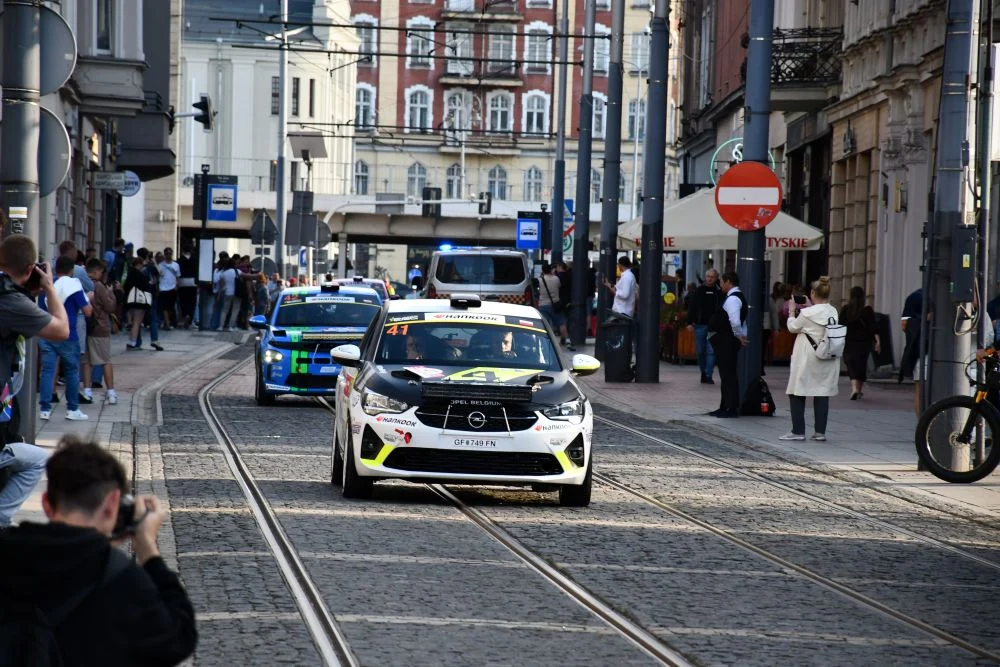 GALERIA Europejscy rajdowcy na śląskich drogach – wystartowała 82. edycja Rajdu Polski!