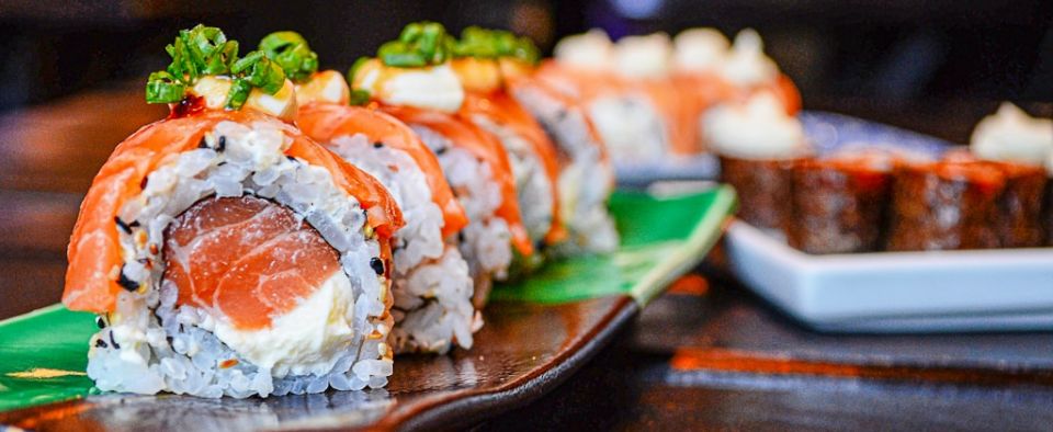 Gdzie zjeść dobre sushi? Przewodnik dla miłośników kuchni japońskiej