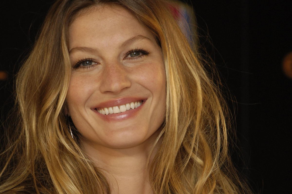 Gisele Bündchen skończyła 46 lat. Z okazji urodzin pokazała się w bikini i bez makijażu