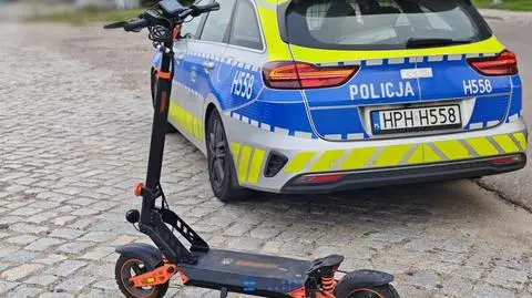 Jechała hulajnogą z pasażerką. "Zachowywała się irracjonalnie"