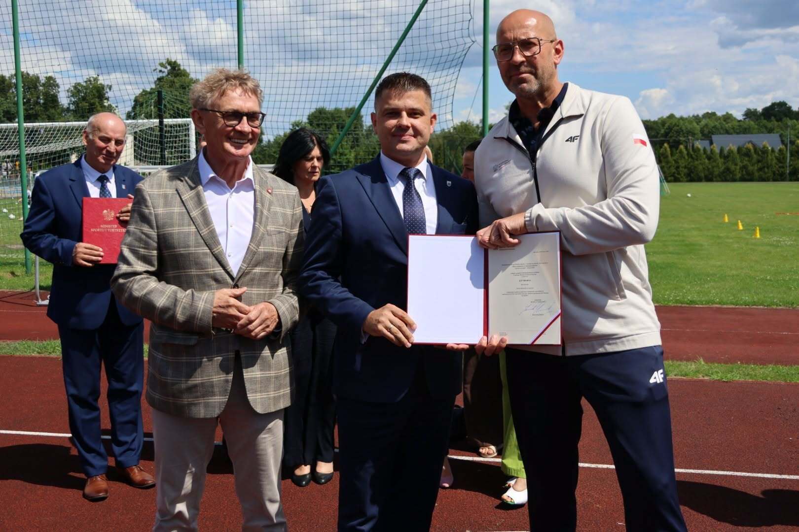 Gmina Kamieńsk otrzymuje dofinansowanie na remont budynków klubowych