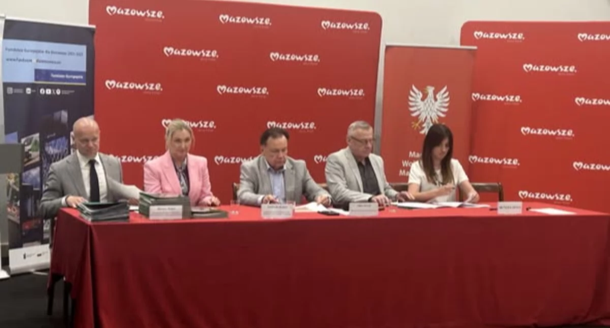 Gmina Pokrzywnica zyska nowoczesne oświetlenie OZE. Podpisano umowę na dofinansowanie