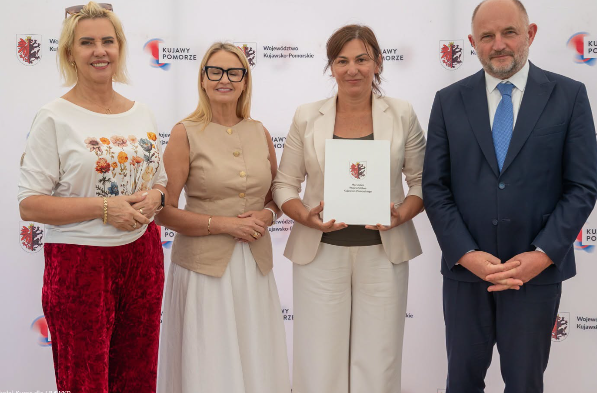 Gmina Wielka Nieszawka z dotacją na wiatę rowerową w Cierpicach
