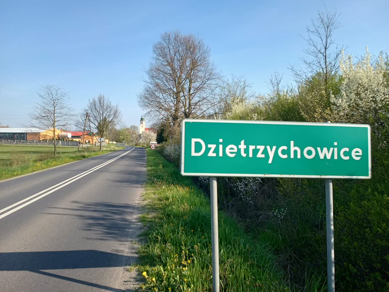 Gmina Żagań podpisała umowę na budowę drogi w Dzietrzychowicach