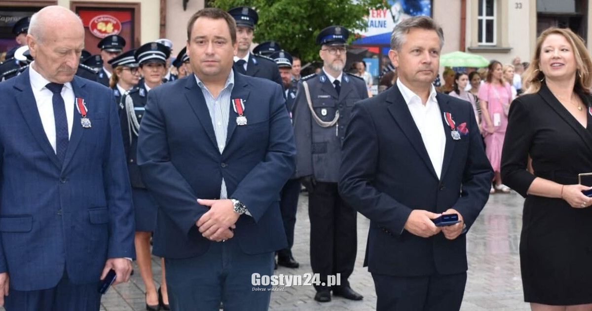 Gostyński akcent policyjnego święta w Rawiczu. Medale, awanse, podziękowania
