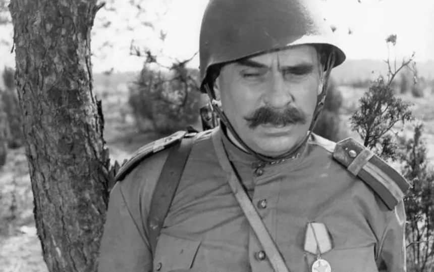 Janusz Kłosiński - zterech pancernych i pies - kadr z serialu